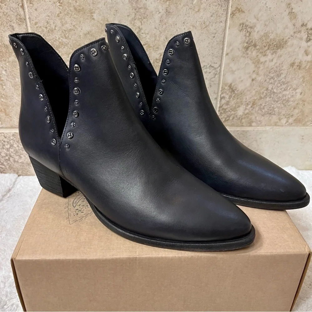 NIB FREE PEOPLE Studded Charm Double V Boot in black leather women’s size 11